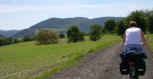 Der Saaleradweg bei Kaulsdorf vor Hohenwarte